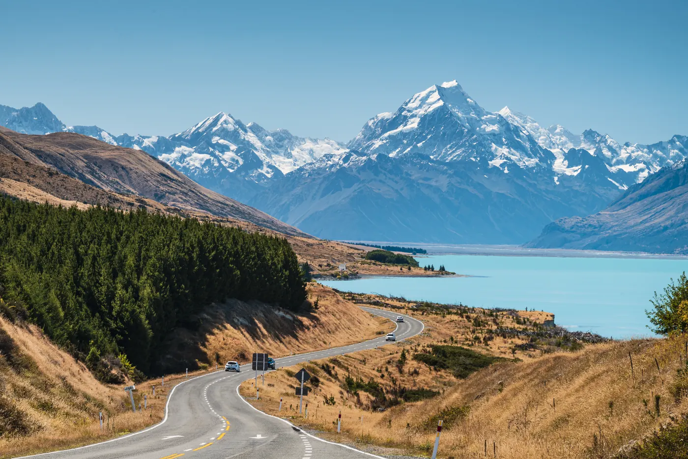 Landscape of Lake Pukaki in New Zealand surrounded with snowy mountains